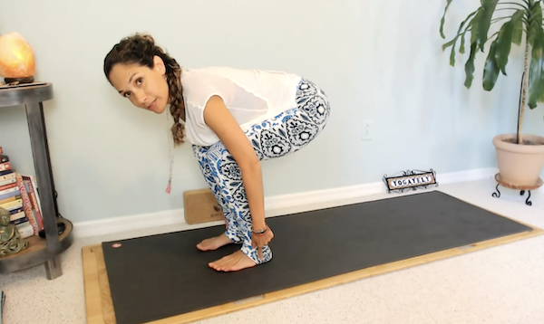 Ompractice teacher Yely Rivas demoing on a mat