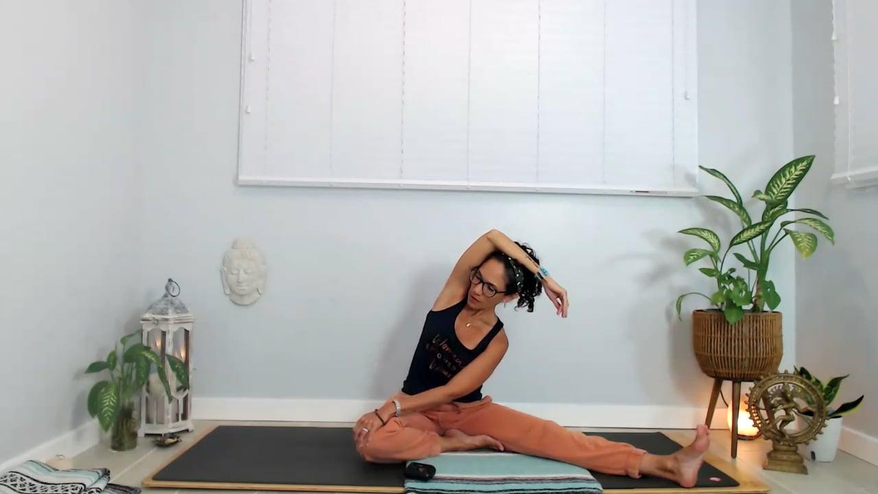Ompractice teacher Yely Rivas on a mat doing a side bend