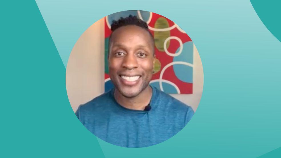 Ompractice teacher Cornelius Jones Jr. headshot with circle art background